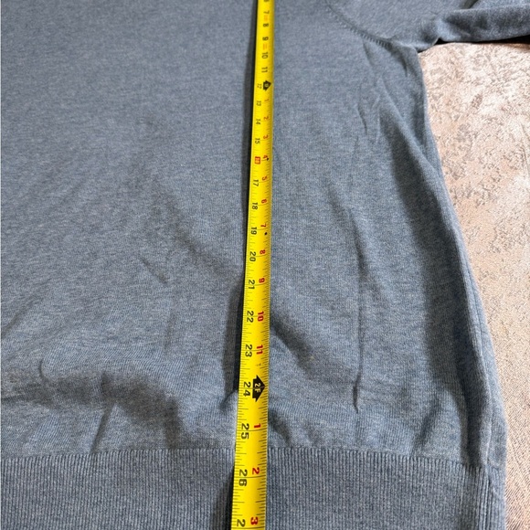 H&M Men's Heather Gray Crewneck Sweater - Picture 7 of 9